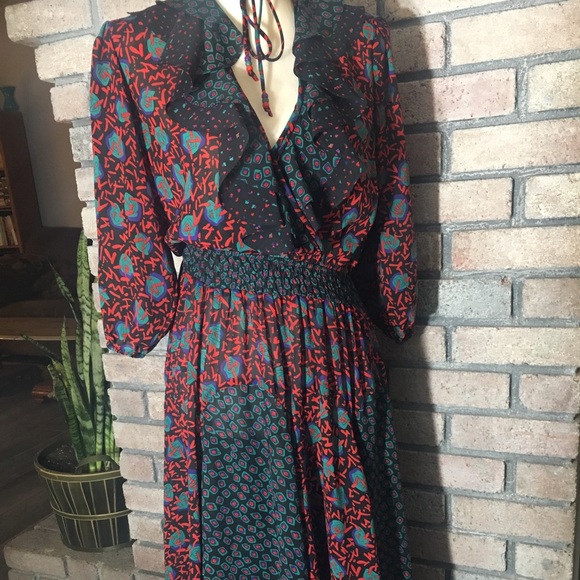 Dresses & Skirts - Vintage flowing dress